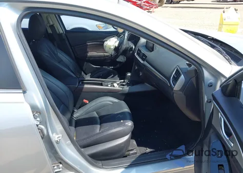 2018 Mazda Mazda3 Touring из США, поврежденный, VIN 3MZBN1V35JM193132